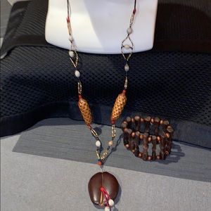 Beaded necklace w/large embellishments & bracelet